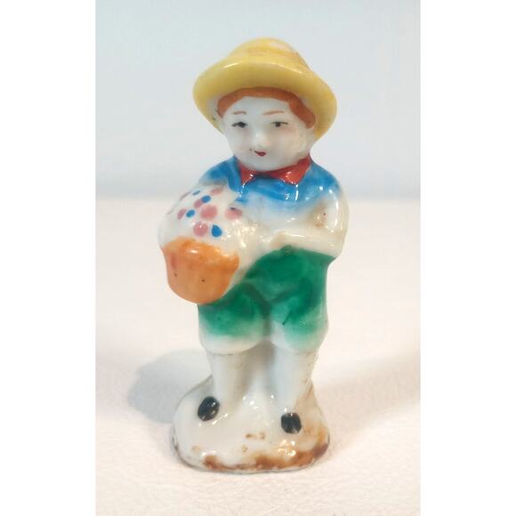 Vintage Porcelain Boy Figurine Made in Occupied Japan 2.5" - Picture 1 of 6